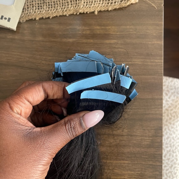24” Relaxed yaki light Hair extension Tape in - Picture 6 of 7